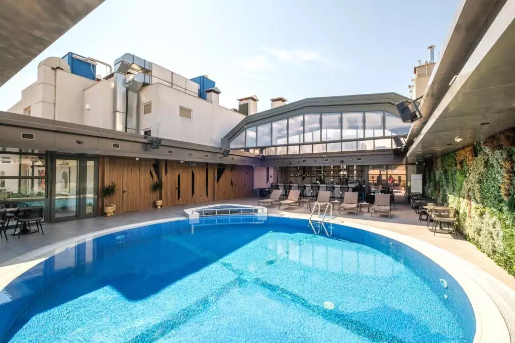 استخر Golden Age Hotel Istanbul